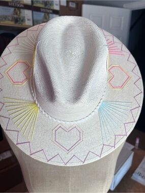 Corazon Playero Embroidered Straw Hat with Embroidery ** BRAND NEW***